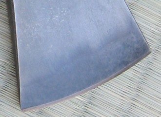 closeup of tomahawk edge